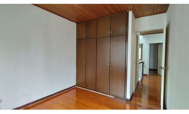 VENTA O RENTA CASA AMPLIA EN SECTOR COMERCIAL EN PINARES PEREIRA