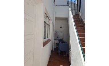 Venta casa con departamentos en block