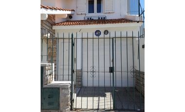 Venta casa con departamentos en block