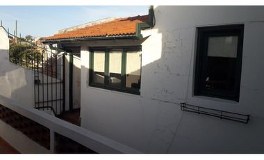 Venta casa con departamentos en block