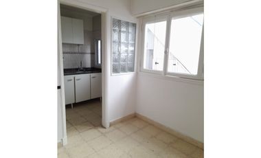 Venta casa con departamentos en block