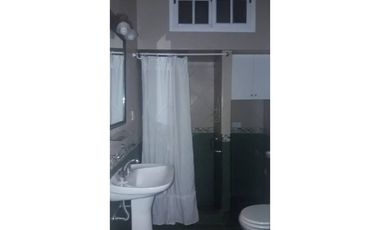 Venta casa con departamentos en block