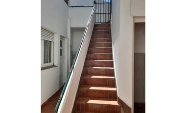 Venta casa con departamentos en block