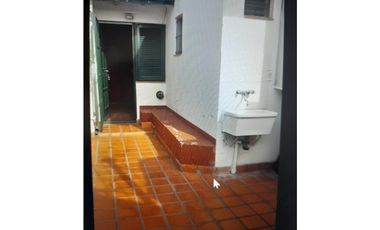 Venta casa con departamentos en block