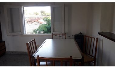 Venta casa con departamentos en block