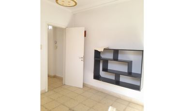 Venta casa con departamentos en block