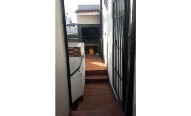 Venta casa con departamentos en block