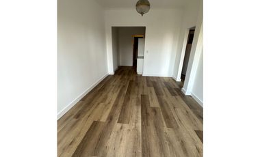 3 AMBIENTES A LA CALLE CON BALCON FRANCES - ENTRE RIOS 1759