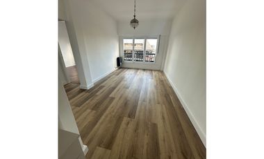 3 AMBIENTES A LA CALLE CON BALCON FRANCES - ENTRE RIOS 1759