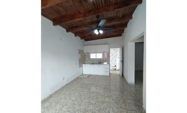 INMOBILIARIA FLORES VENDE 2 CASAS ZONA QUARANTA Y 213