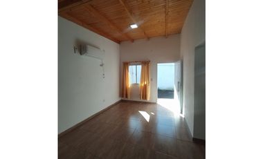 INMOBILIARIA FLORES VENDE 2 CASAS ZONA QUARANTA Y 213