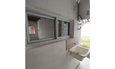 INMOBILIARIA FLORES VENDE 2 CASAS ZONA QUARANTA Y 213