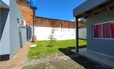 INMOBILIARIA FLORES VENDE 2 CASAS ZONA QUARANTA Y 213