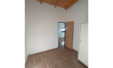 INMOBILIARIA FLORES VENDE 2 CASAS ZONA QUARANTA Y 213