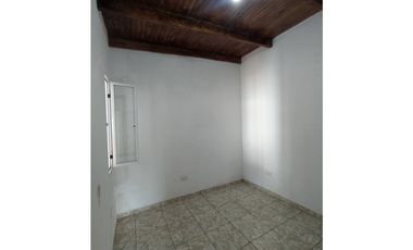 INMOBILIARIA FLORES VENDE 2 CASAS ZONA QUARANTA Y 213