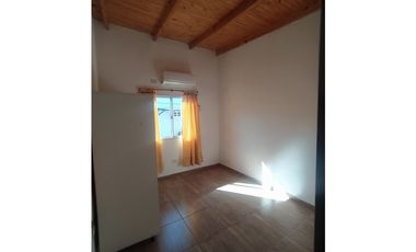 INMOBILIARIA FLORES VENDE 2 CASAS ZONA QUARANTA Y 213