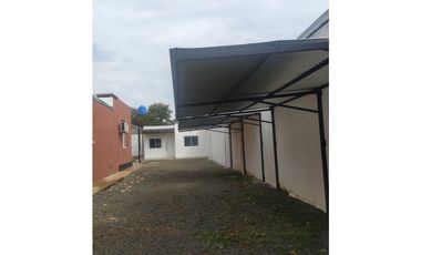 INMOBILIARIA FLORES VENDE 2 CASAS ZONA QUARANTA Y 213
