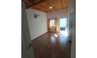 INMOBILIARIA FLORES VENDE 2 CASAS ZONA QUARANTA Y 213