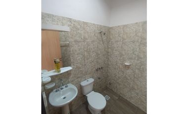 INMOBILIARIA FLORES VENDE 2 CASAS ZONA QUARANTA Y 213