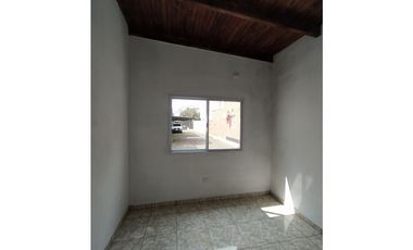 INMOBILIARIA FLORES VENDE 2 CASAS ZONA QUARANTA Y 213