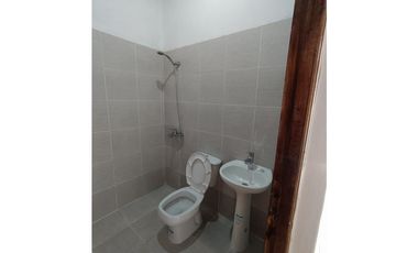 INMOBILIARIA FLORES VENDE 2 CASAS ZONA QUARANTA Y 213