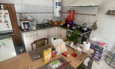 Casa con Departamento en venta en Quilmes Oeste