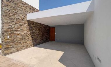 Casa de un nivel con alberca privada cerca del centro de Yautepec, Mor