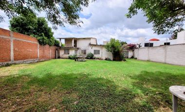 Casa en Venta con 700 m2 de Jardín en  zavaleta, Santa Cruz Guadalupe