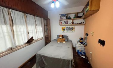 PH en excelente ubicación , con patio, balcón,  y terraza propia. Sin expensas.