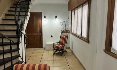 PH en excelente ubicación , con patio, balcón,  y terraza propia. Sin expensas.