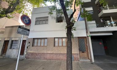 PH en excelente ubicación , con patio, balcón,  y terraza propia. Sin expensas.