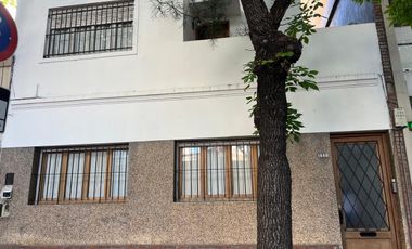 PH en excelente ubicación , con patio, balcón,  y terraza propia. Sin expensas.