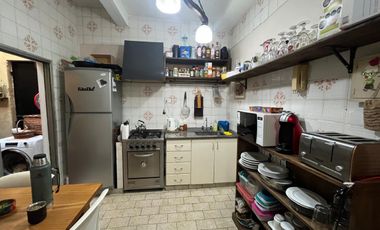 PH en excelente ubicación , con patio, balcón,  y terraza propia. Sin expensas.