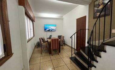 PH en excelente ubicación , con patio, balcón,  y terraza propia. Sin expensas.