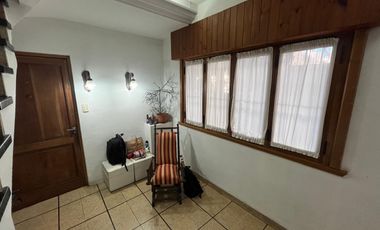 PH en excelente ubicación , con patio, balcón,  y terraza propia. Sin expensas.