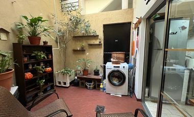 PH en excelente ubicación , con patio, balcón,  y terraza propia. Sin expensas.