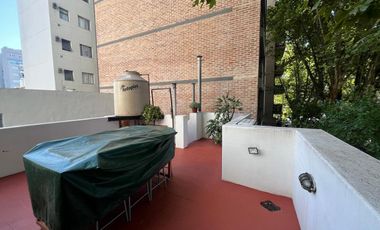 PH en excelente ubicación , con patio, balcón,  y terraza propia. Sin expensas.