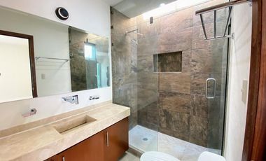 Casa Venta Residencial status en Metepec, zona Ave La Asunción cerca de Portofino