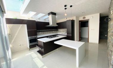 Casa Venta Residencial status en Metepec, zona Ave La Asunción cerca de Portofino