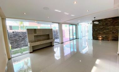 Casa Venta Residencial status en Metepec, zona Ave La Asunción cerca de Portofino