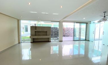 Casa Venta Residencial status en Metepec, zona Ave La Asunción cerca de Portofino