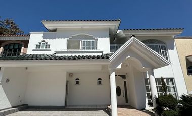 CASA EN VENTA EN BUGAMBILIAS
