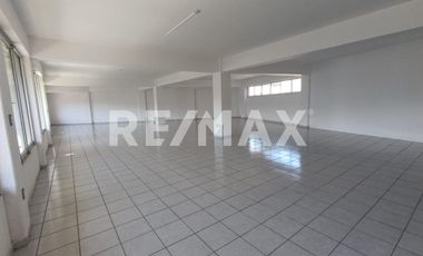 Renta de un piso en edificio comercial frente al mercado de abastos de Oaxaca - (3)