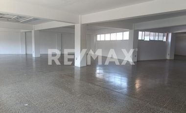 Renta de un piso en edificio comercial frente al mercado de abastos de Oaxaca - (3)