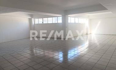 Renta de un piso en edificio comercial frente al mercado de abastos de Oaxaca - (3)
