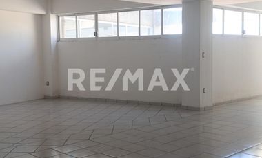 Renta de un piso en edificio comercial frente al mercado de abastos de Oaxaca - (3)