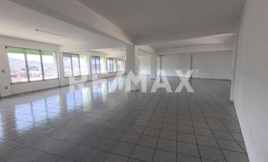Renta de un piso en edificio comercial frente al mercado de abastos de Oaxaca - (3)