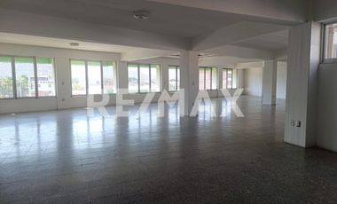 Renta de un piso en edificio comercial frente al mercado de abastos de Oaxaca - (3)