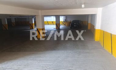 Renta de un piso en edificio comercial frente al mercado de abastos de Oaxaca - (3)