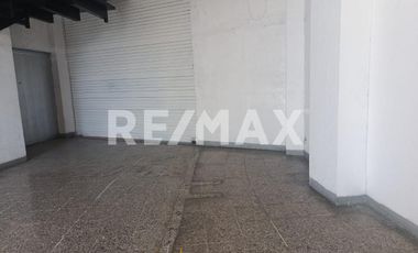 Renta de un piso en edificio comercial frente al mercado de abastos de Oaxaca - (3)